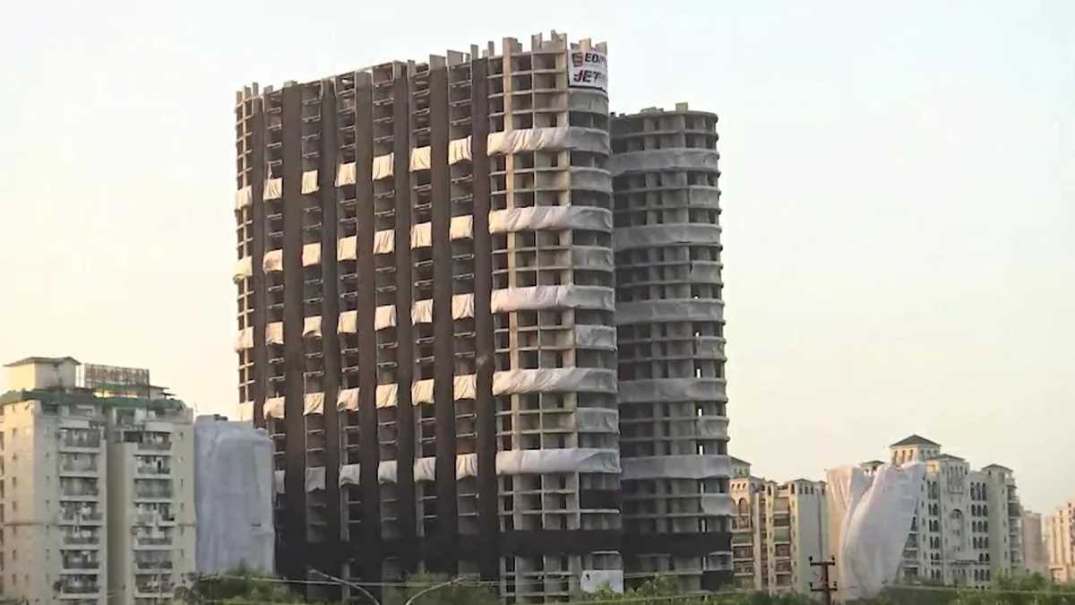 ट्विन टावर विध्वंस दस्ते ने शुरू किया मलबे का सर्वेक्षण